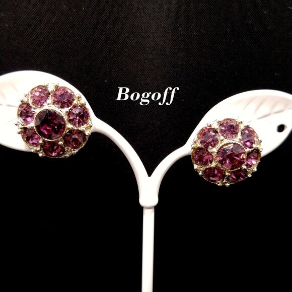 Bogoff Purple Rhinestone Screw Back Earrings, Rhodium Plated, 1940s Vintage - Picture 4 of 10